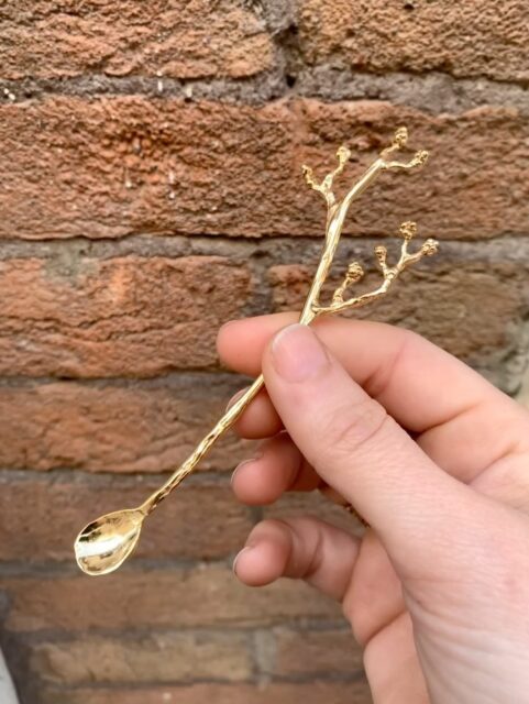 Spoon: a type of eating utensil consisting of a bowl or concave part and a handle