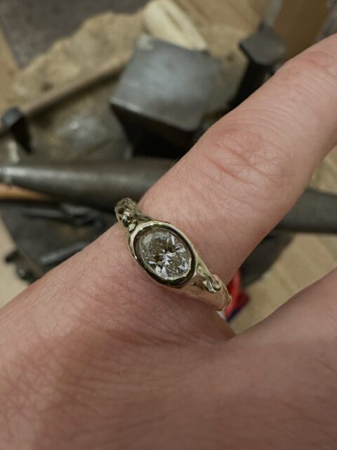One of the last engagement rings I made last year,
14ct yellow gold with a lab-grown diamond 🤍
These photos were taken in a rush and don’t quite do it justice, but I’m so happy to share that she said yes