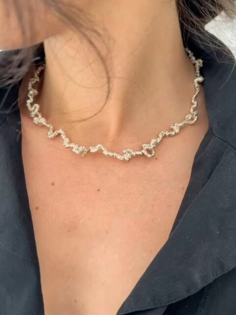 Antennae necklace in a new flexible shape, designed to sit delicately on the neck.

This piece and the other choker are available via email or DM.
🤍